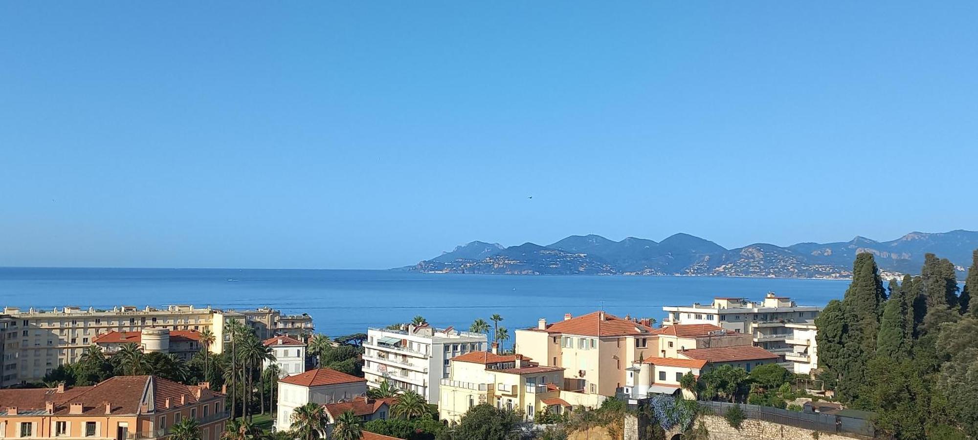 Apartment Vue A Couper Le Souffle - Nouveau Entierement Renove