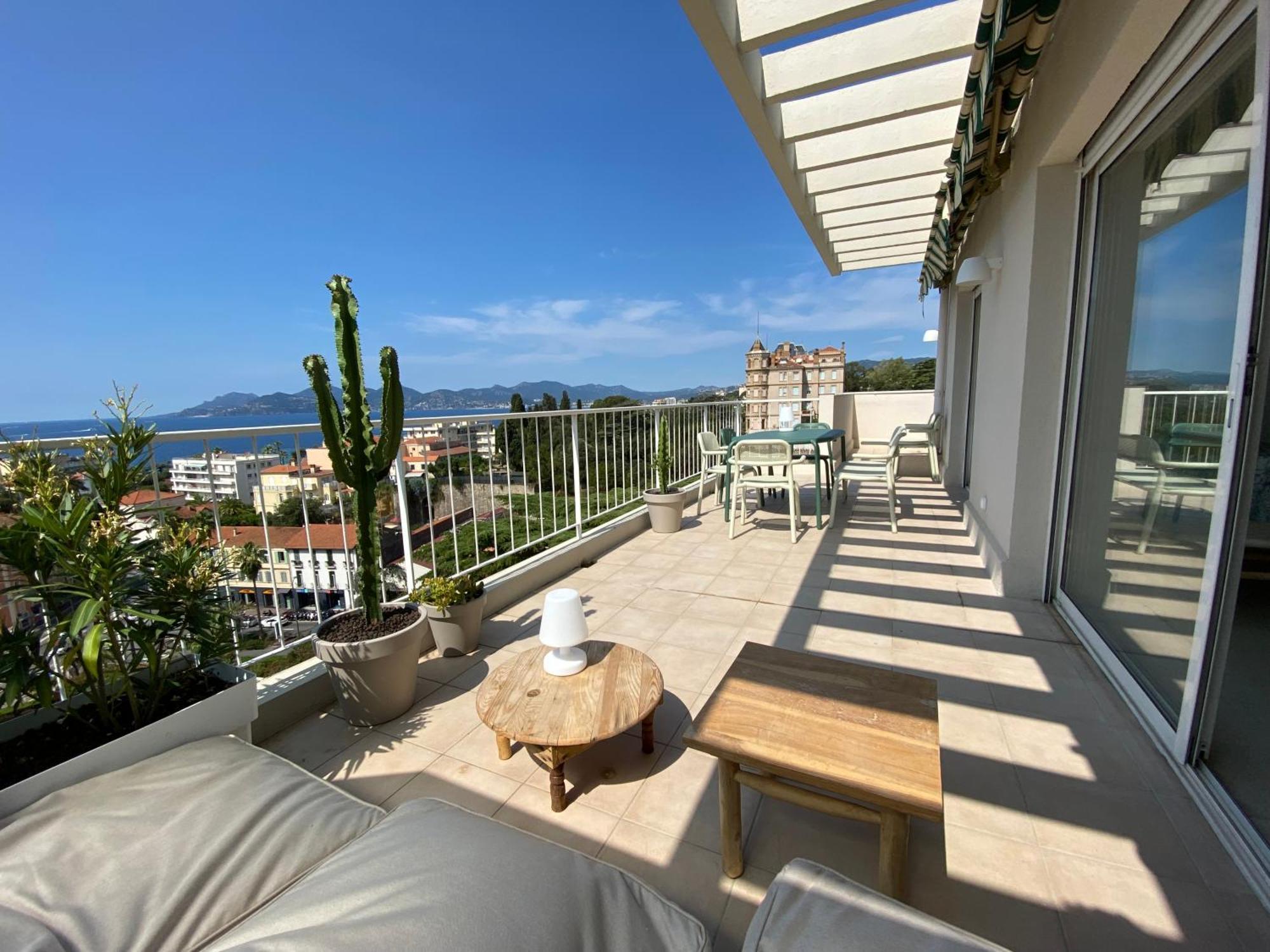 Apartment Vue A Couper Le Souffle - Nouveau Entierement Renove *