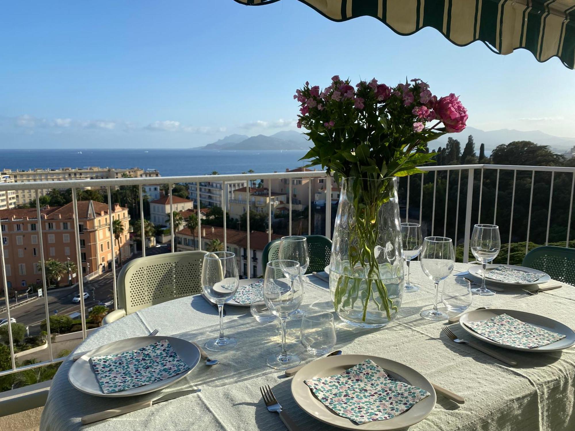 Vue A Couper Le Souffle - Nouveau Entierement Renove Apartment *